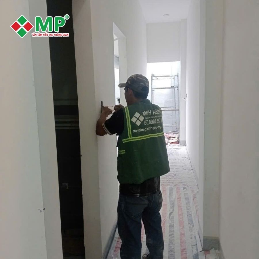 Kiểm tra điện nước trước khi cải tạo các khu vực chức năng