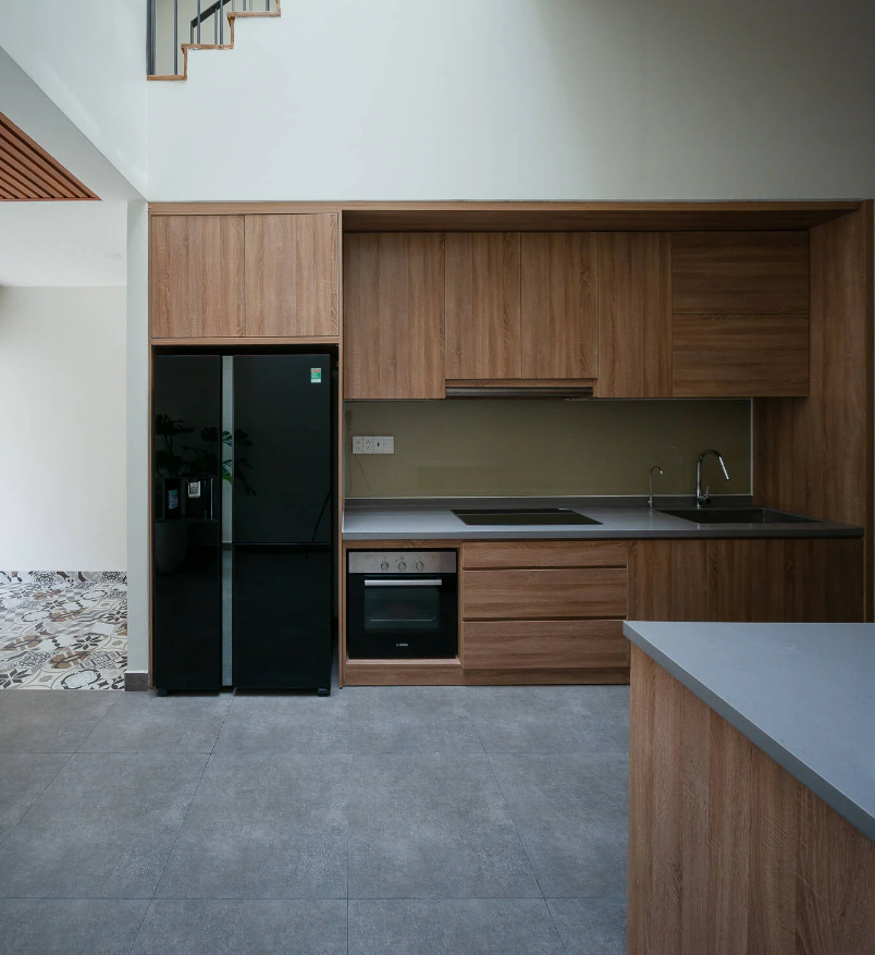 Phòng bếp hiện đại được trang bị đầy đủ các thiết bị nội thất thiết yếu