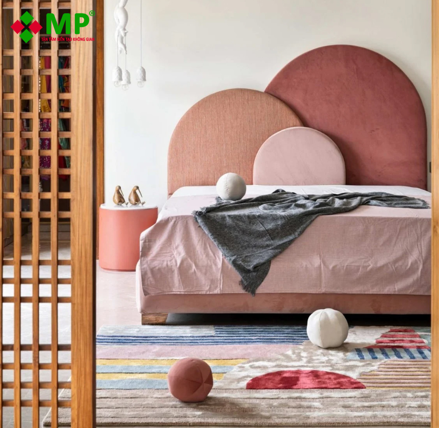 Phòng ngủ cho 2 đứa con gái được thiết kế với tone hồng làm màu chủ đạo