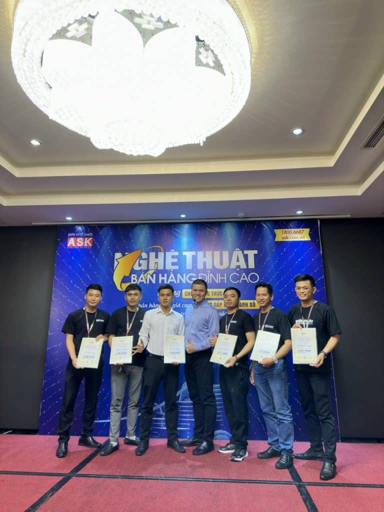 Team Minh Phương đã hoàn thành khóa học Nghệ thuật bán hàng - Sẵn sàng mang đến trải nghiệm và dịch vụ tốt nhất dành cho khách hàng