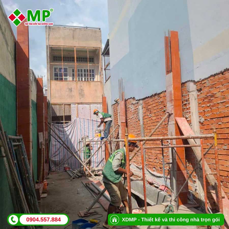 Báo Giá Xây Nhà Phần Thô Mới Nhất 2026 - Dự Toán Chi Tiết 20 Bước 4: Chuẩn bị mặt bằng và triển khai thi công