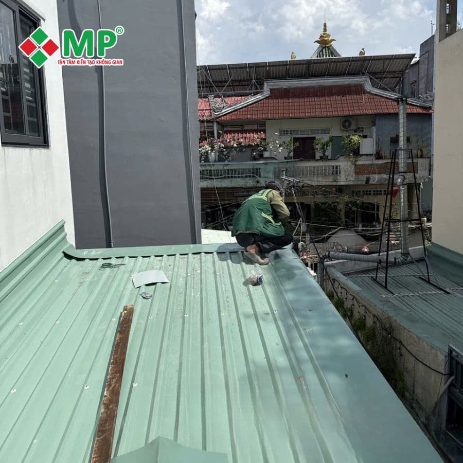 Nhà cấp 4: Cải tạo nền, mái và bố trí lại công năng