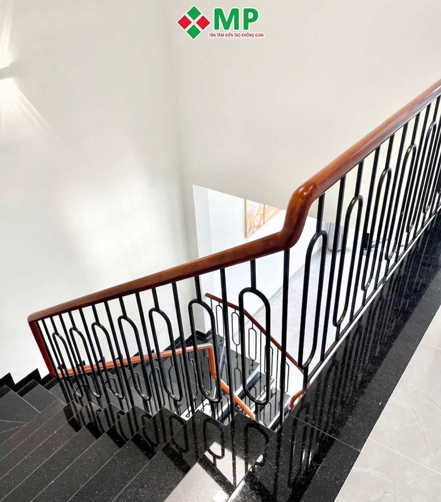 BÀN GIAO NHÀ PHỐ 2 TẦNG HIỆN ĐẠI 4.5X14M TẠI TÂY NINH - BG05 8 Cầu thang căn nhà phố 2 tầng hiện đại 4,5x14m