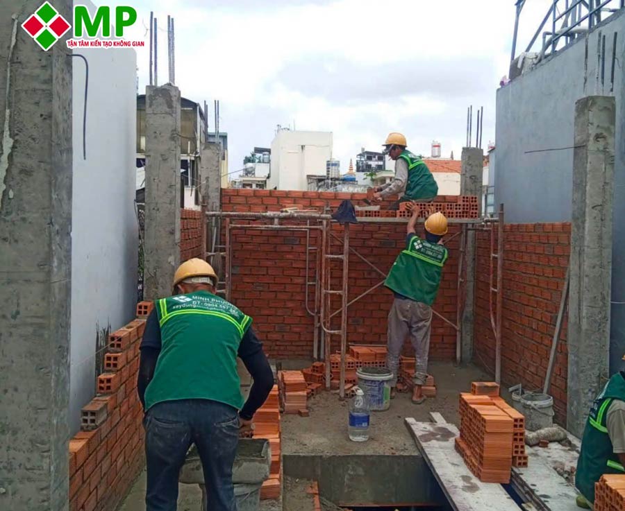 KINH NGHIỆM CẢI TẠO NÂNG TẦNG NHÀ CHẮC CHẮN, VỮNG CHÃI 14 Đội ngũ kỹ sư và thợ thi công giàu kinh nghiệm