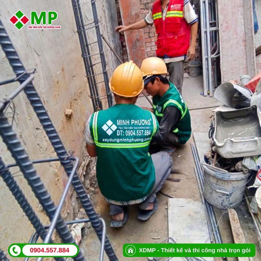 NHẬT KÝ THI CÔNG NHÀ PHỐ 4 TẦNG HIỆN ĐẠI TẠI HCM – TC05 9 Gia công và lắp đặt cốt thép sàn tầng lửng