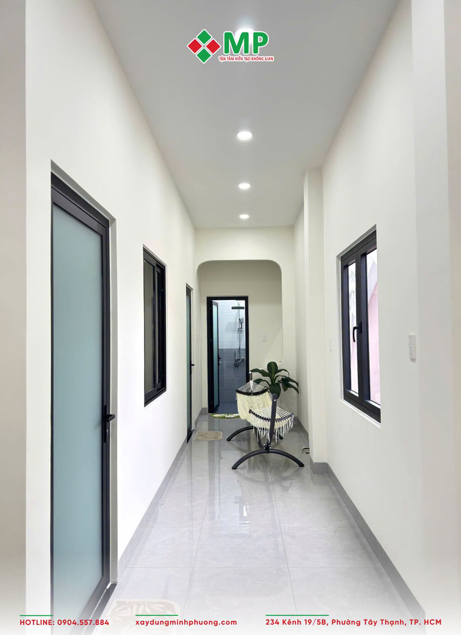 BÀN GIAO NHÀ PHỐ 3 TẦNG HIỆN ĐẠI 5X15M TIỀN GIANG - BG04 9 Khu vực hành lang nhà phố 3 tầng hiện đại 5m x 15m