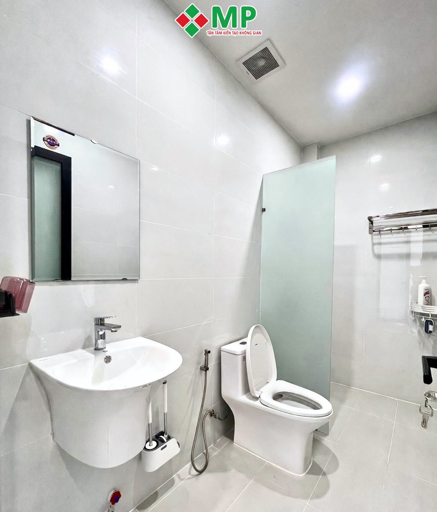 BÀN GIAO NHÀ PHỐ 2 TẦNG HIỆN ĐẠI 4.5X14M TẠI TÂY NINH - BG05 12 Khu vực nhà vệ sinh bên trong nhà phố 2 tầng hiện đại 4,5x14m