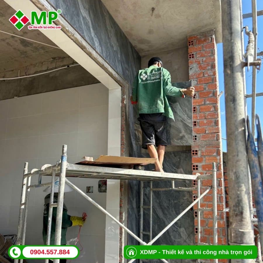 Ốp gạch nội ngoại thất, tô cổng và làm hàng rào (3)