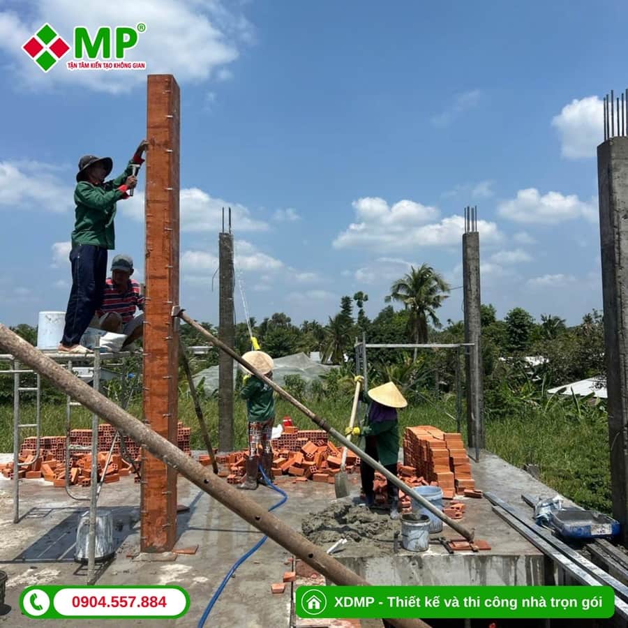 Thi công cột bê tông và tiếp tục hoàn thiện hệ tường bao (1)
