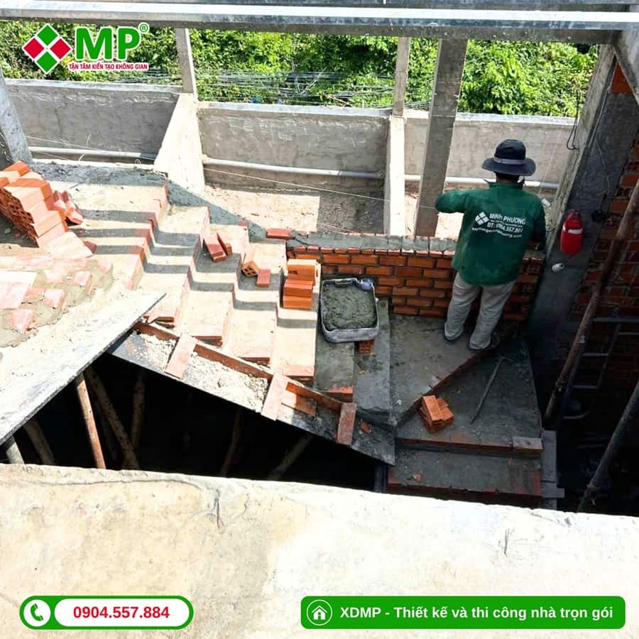 TIẾN ĐỘ BIỆT THỰ 2 TẦNG TÂN CỔ ĐIỂN TẠI TIỀN GIANG - TC06 13 Thi công cột bê tông và tiếp tục hoàn thiện hệ tường bao (4)