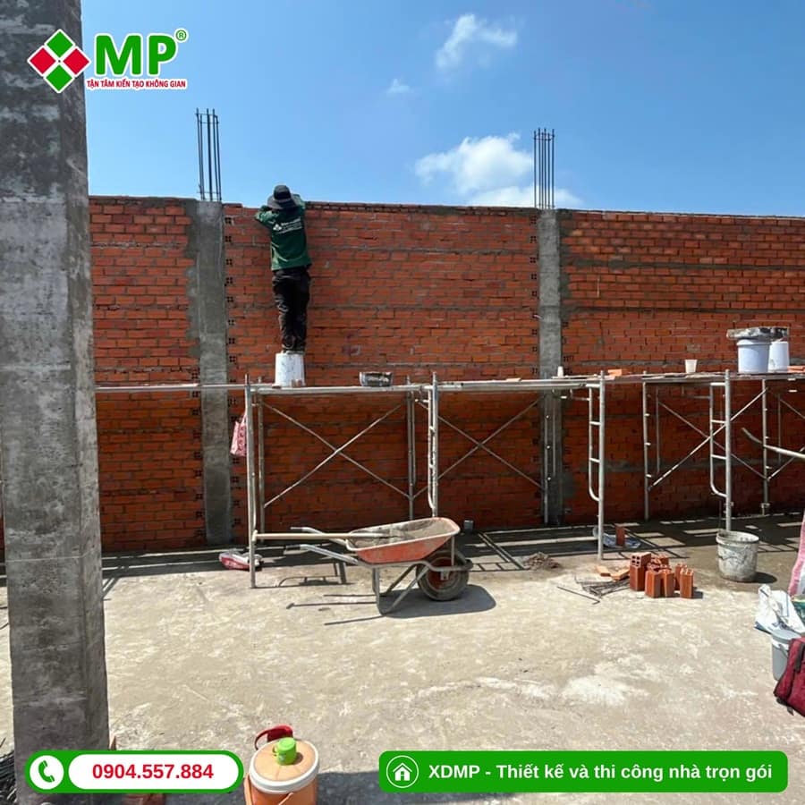 Thi công xây tường bao và ghép cốp pha sàn (3)