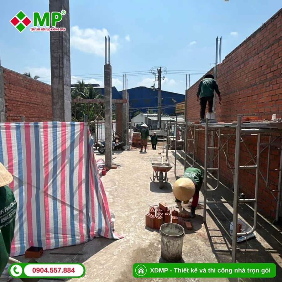 Thi công xây tường bao và ghép cốp pha sàn (4)