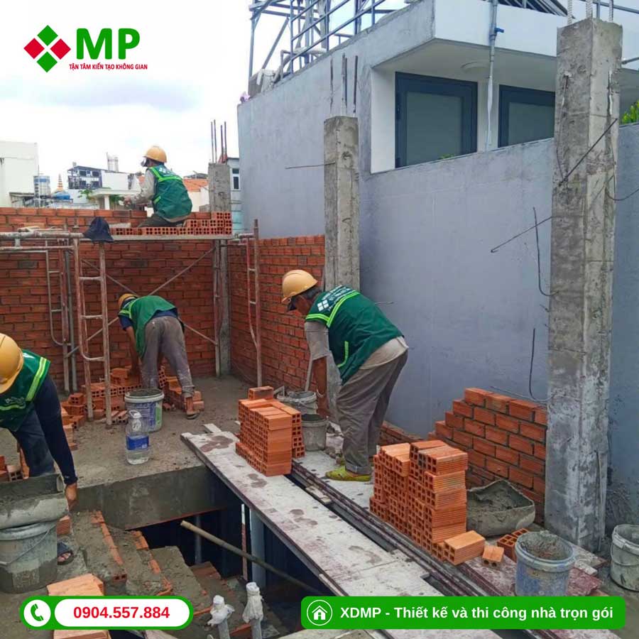 NHẬT KÝ THI CÔNG NHÀ PHỐ 4 TẦNG HIỆN ĐẠI TẠI HCM – TC05 13 Tô tường tầng trệt và lầu lửng – 12/08/2026