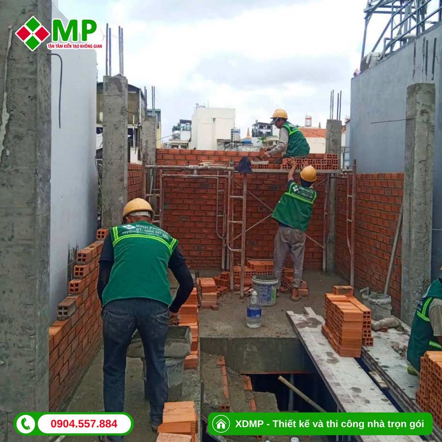 NHẬT KÝ THI CÔNG NHÀ PHỐ 4 TẦNG HIỆN ĐẠI TẠI HCM – TC05 14 Tô tường tầng trệt và lầu lửng – 12/08/2026