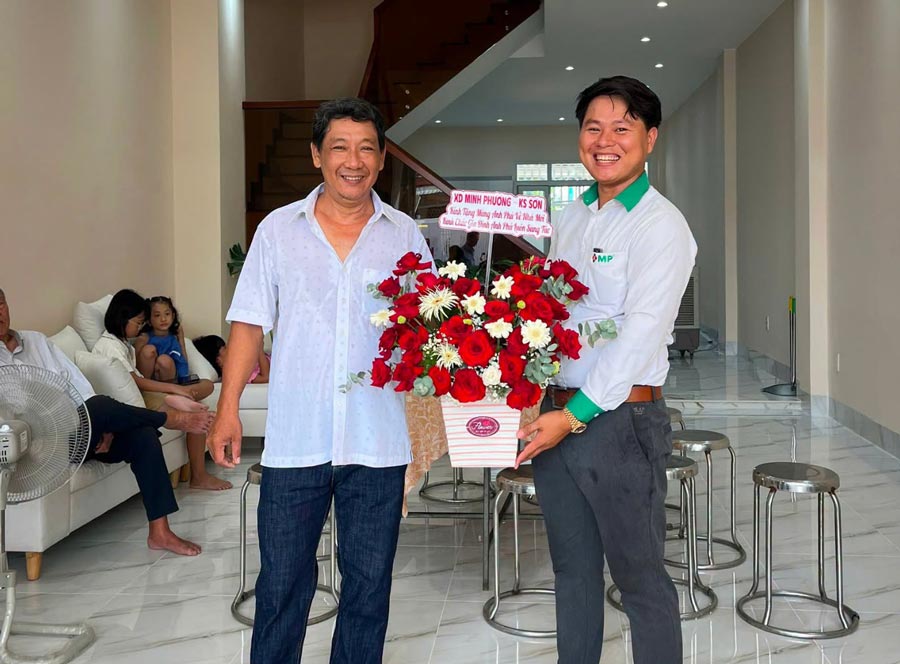 Niềm vui ngày bàn giao nhà phố 2 tầng 1 tum 5x15m tại An Giang